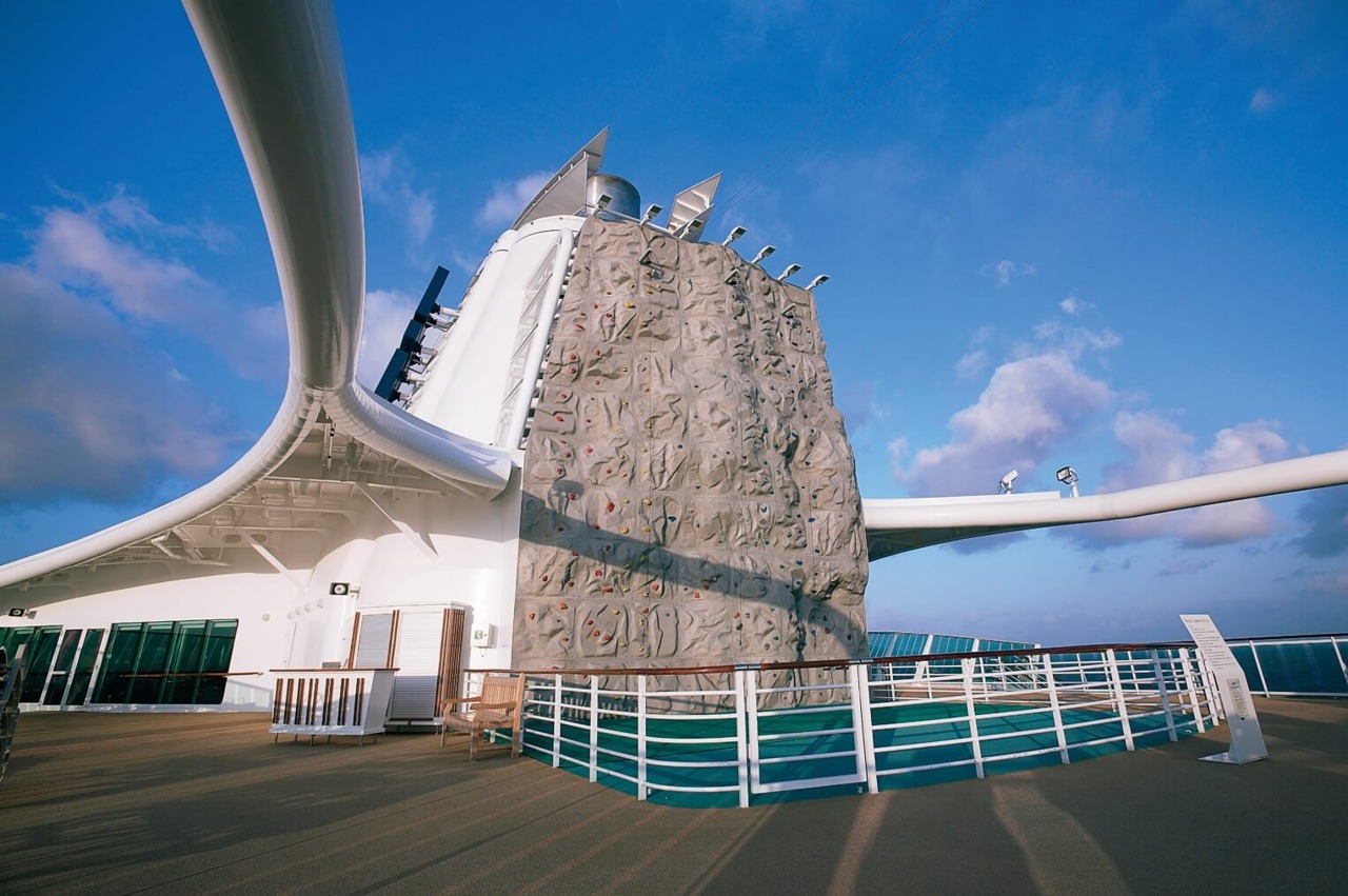 Круїзний лайнер Brilliance of the Seas - Скалодром (Rock Wall)