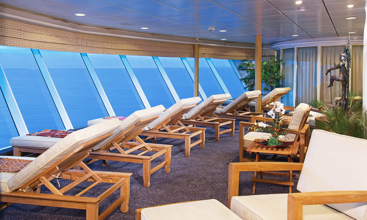 Круизный лайнер Enchantment of the Seas - Комната отдыха (Relax Room)