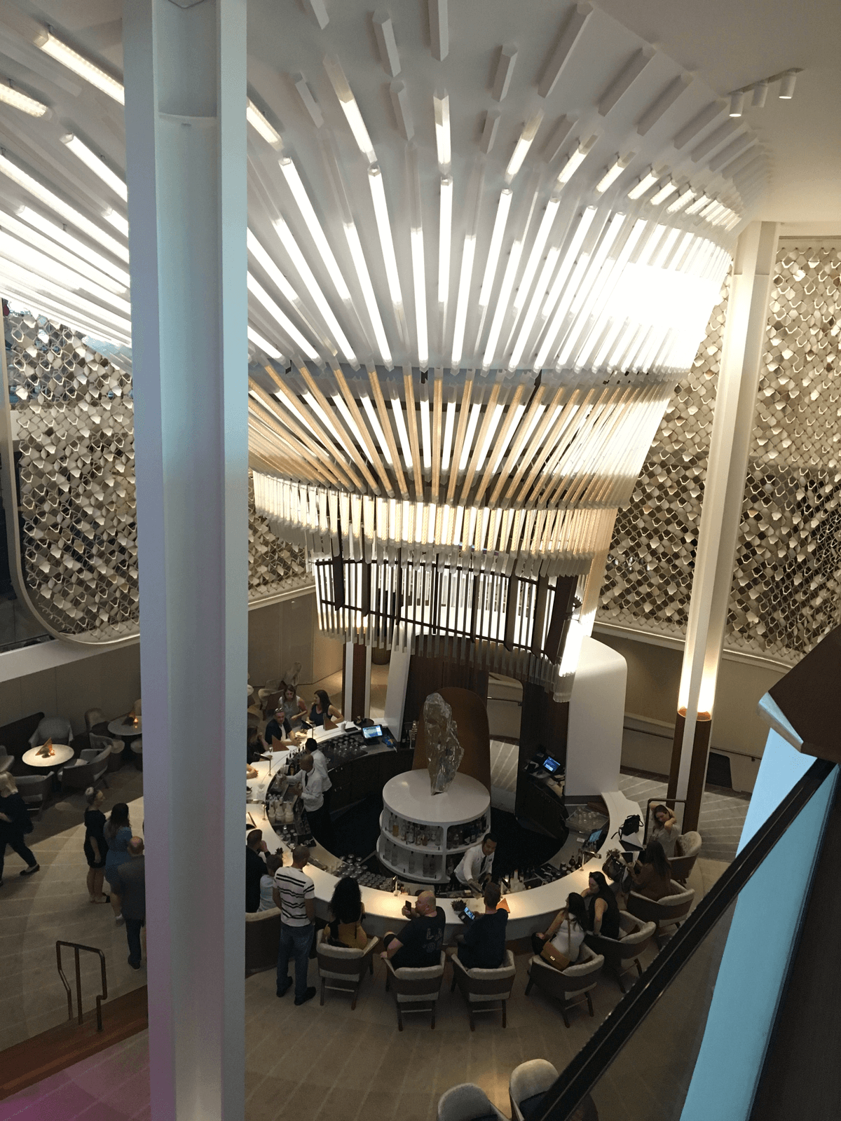 Круїзний лайнер Celebrity Edge - Бар