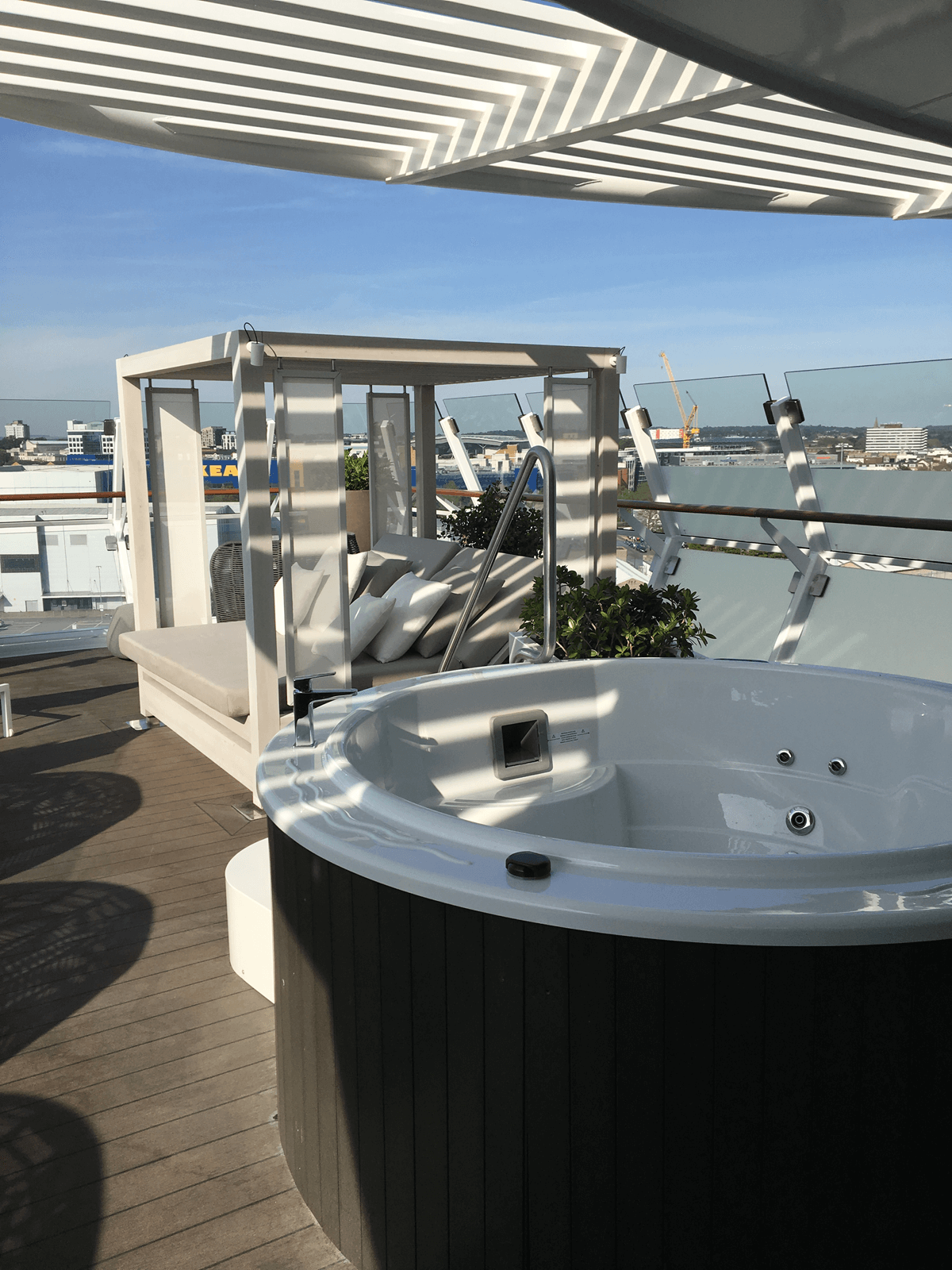 Круїзний лайнер Celebrity Edge - Бассейн     