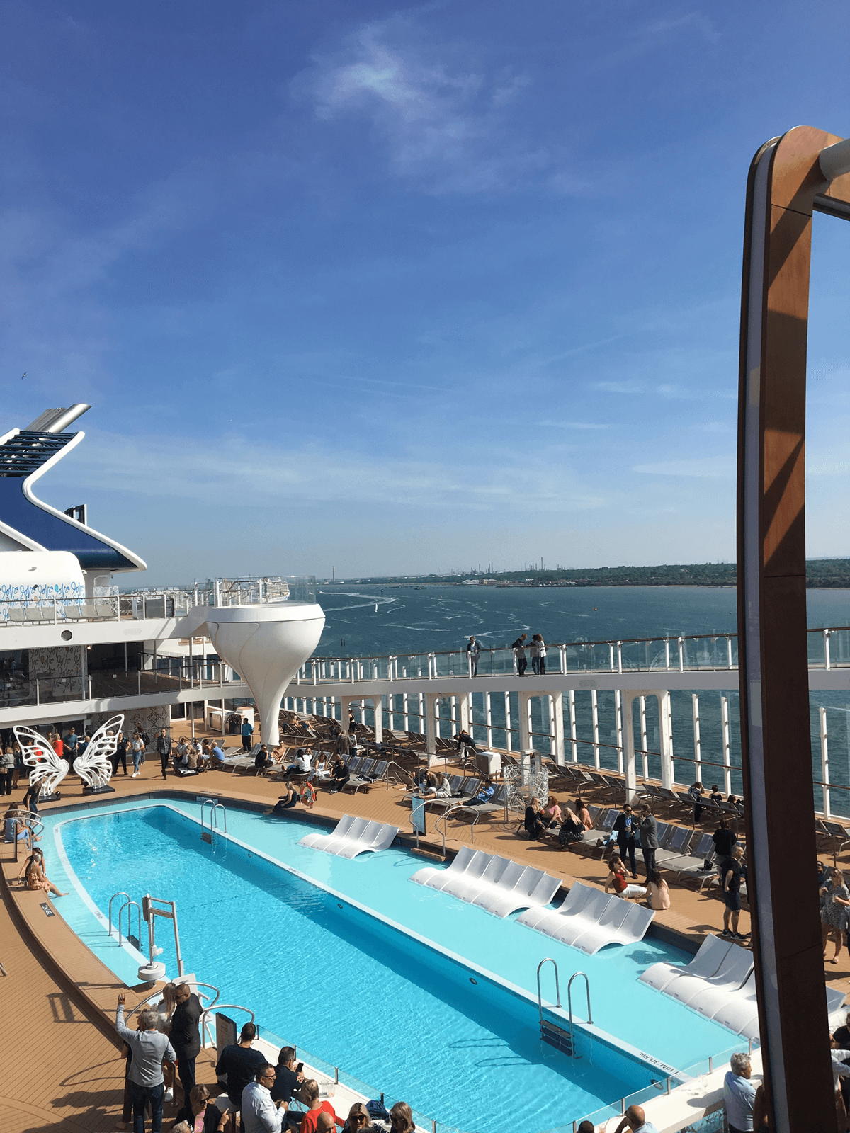Круїзний лайнер Celebrity Edge - Бассейн