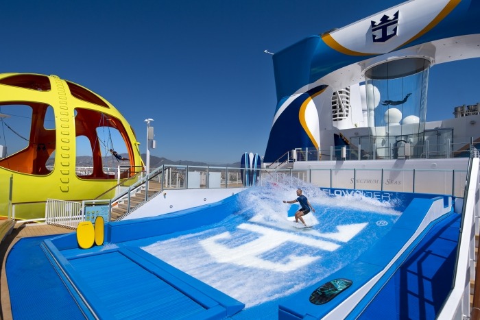 Круїзний лайнер Spectrum of the Seas - Flowrider и SkyPad