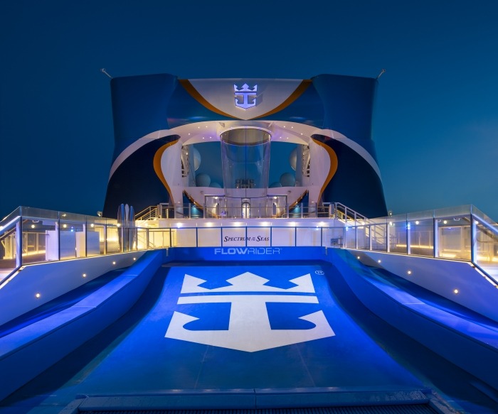 Круїзний лайнер Spectrum of the Seas - Flowrider