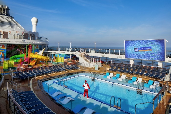 Круїзний лайнер Spectrum of the Seas - Бассейн