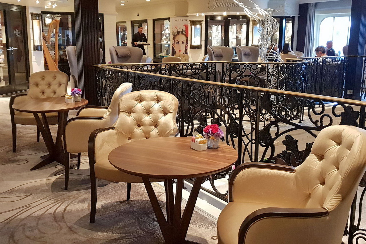 Круїзний лайнер Azamara Pursuit - Living Room
