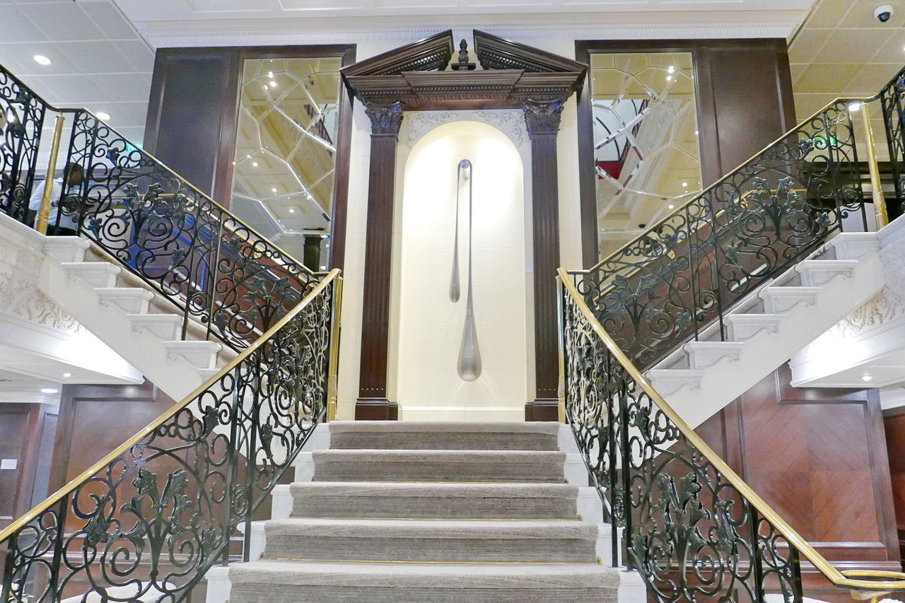 Круїзний лайнер Azamara Pursuit - Interior Design