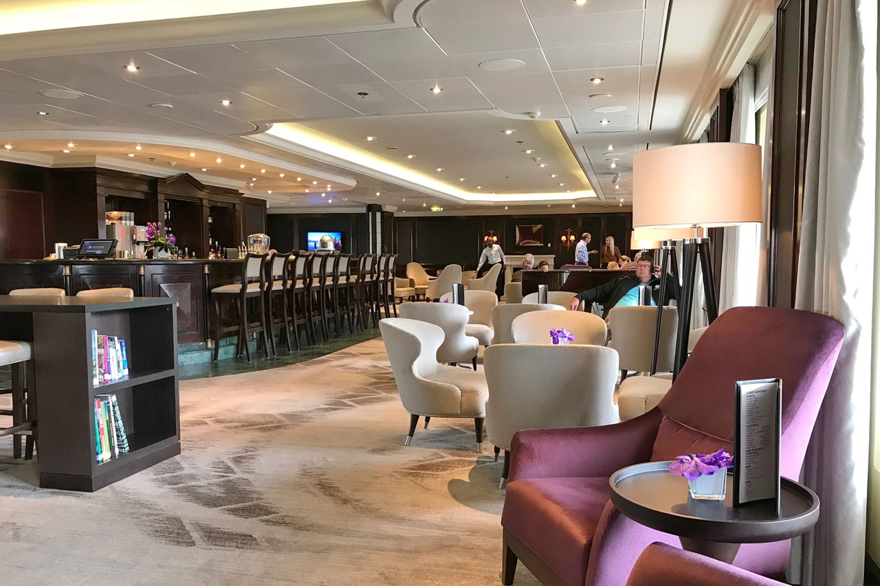 Круїзний лайнер Azamara Pursuit - Living Room