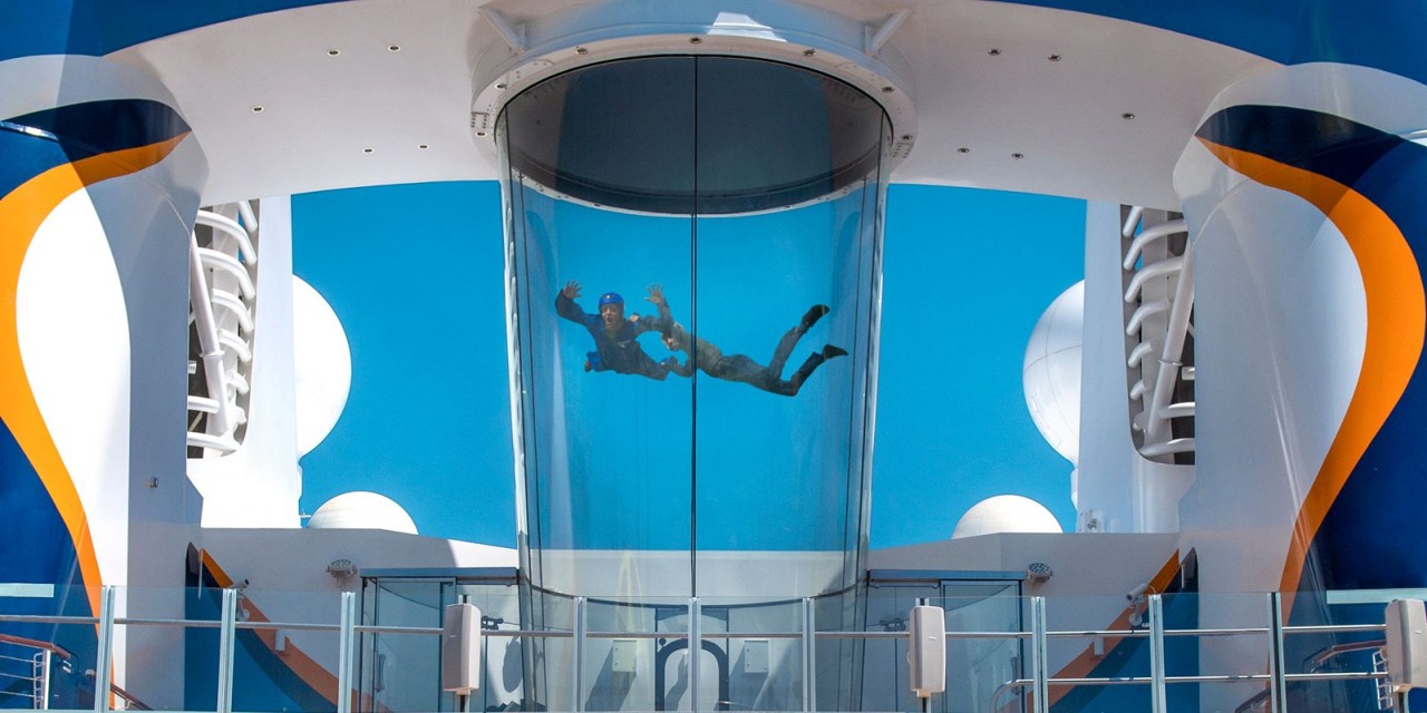 Круїзний лайнер Odyssey of the Seas - FlowRider-1600x800