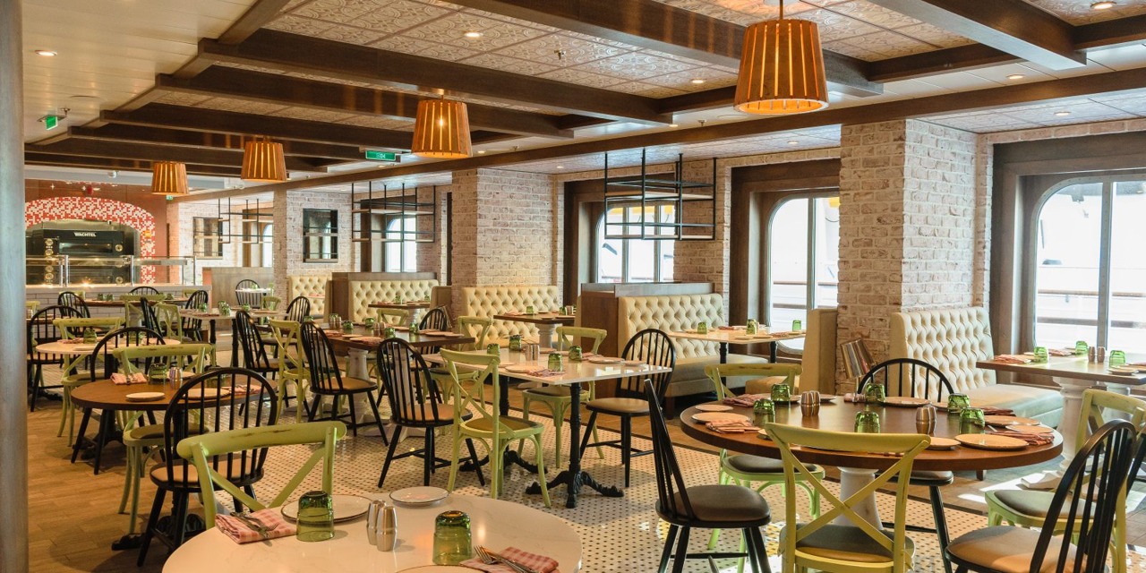 Круїзний лайнер Odyssey of the Seas - Giovannis-Italian-Kitchen-1600x800