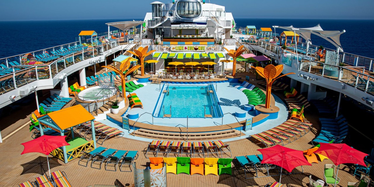 Круїзний лайнер Odyssey of the Seas - Pool-Deck-7-1600x800