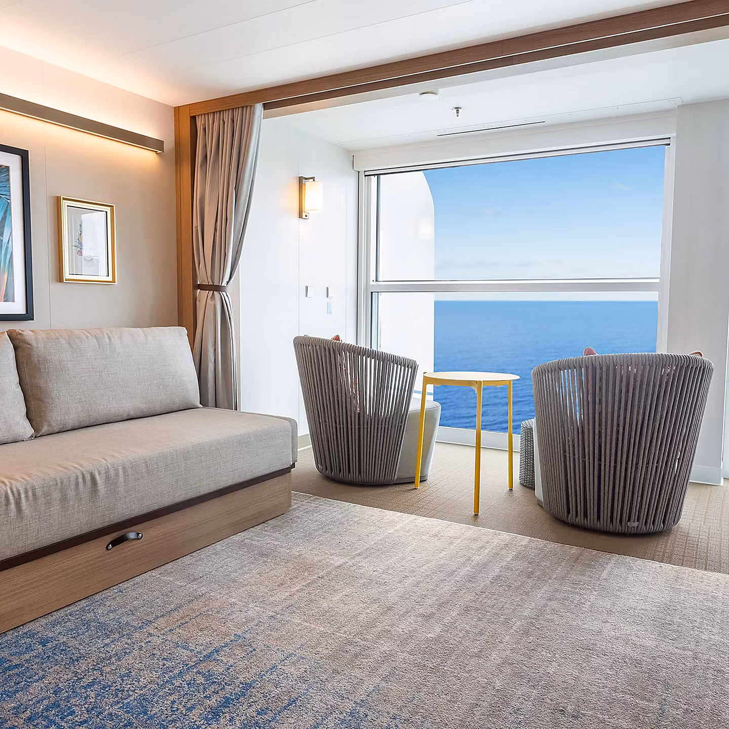 Круїзний лайнер Legend of the Seas - icon-of-the-seas-spacious-infinite-ocean-view-balcony-accessible-balcony-couch