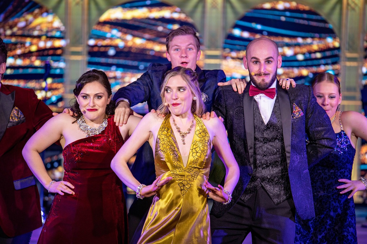 Круїзний лайнер Azamara Onward - onward-cabaretlounge