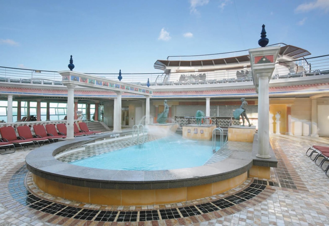 Круїзний лайнер Explorer of the Seas - Бассейн, соляриум (Solarium)