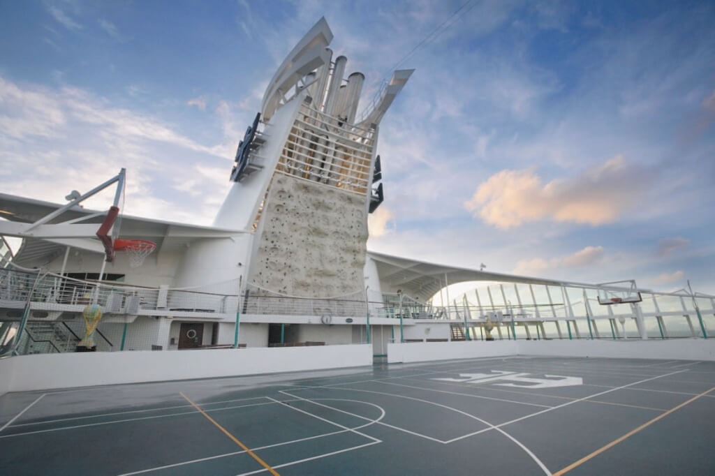 Круїзний лайнер Explorer of the Seas - Спортивная палуба (Sports Deck)