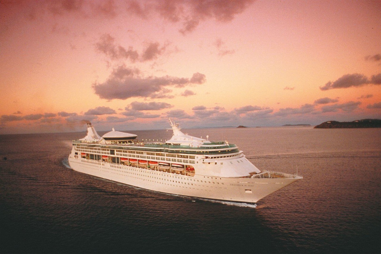 Круїзний лайнер Grandeur of the Seas - Внешний вид лайнера (Exterior)