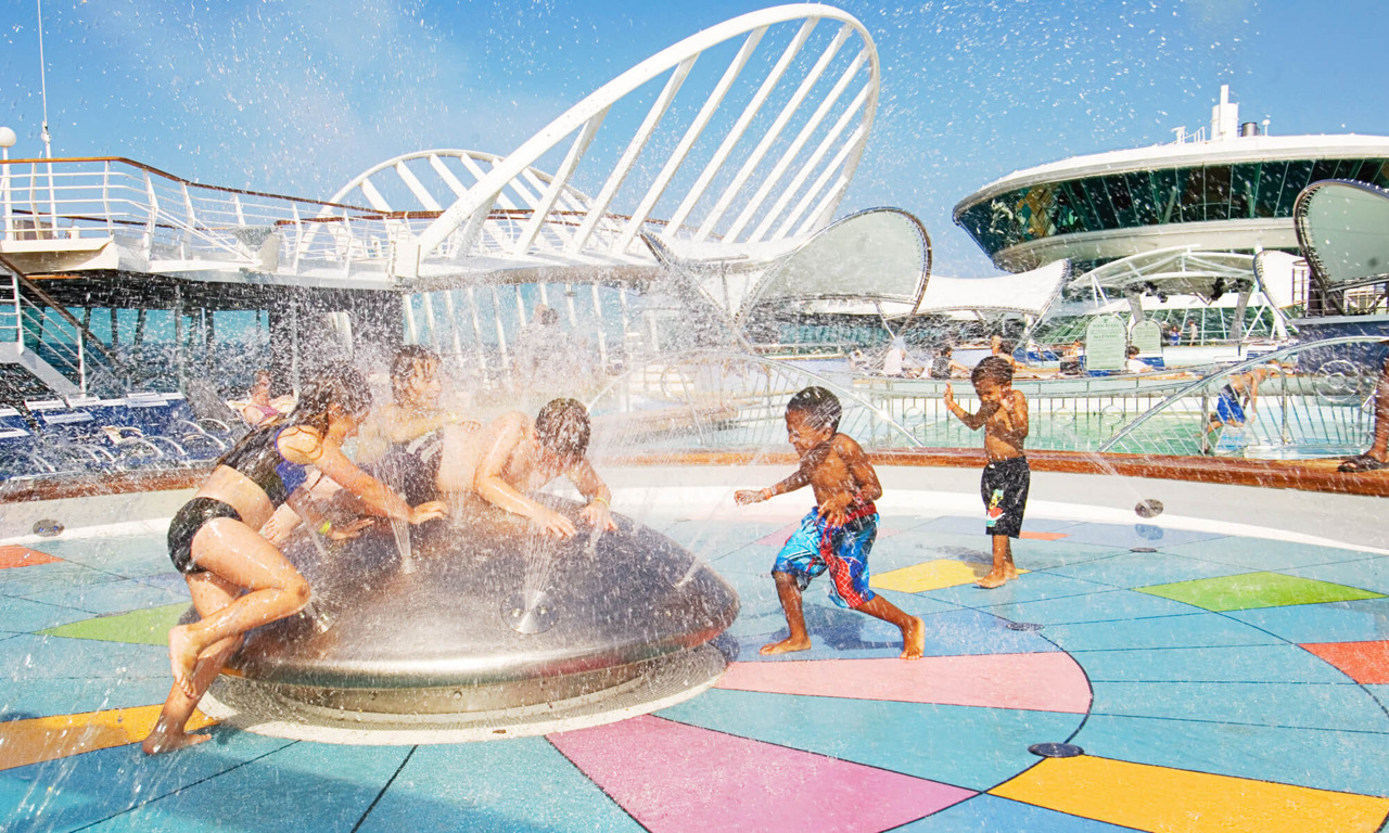 Круїзний лайнер Grandeur of the Seas - Детский бассейн (Kids Pool)