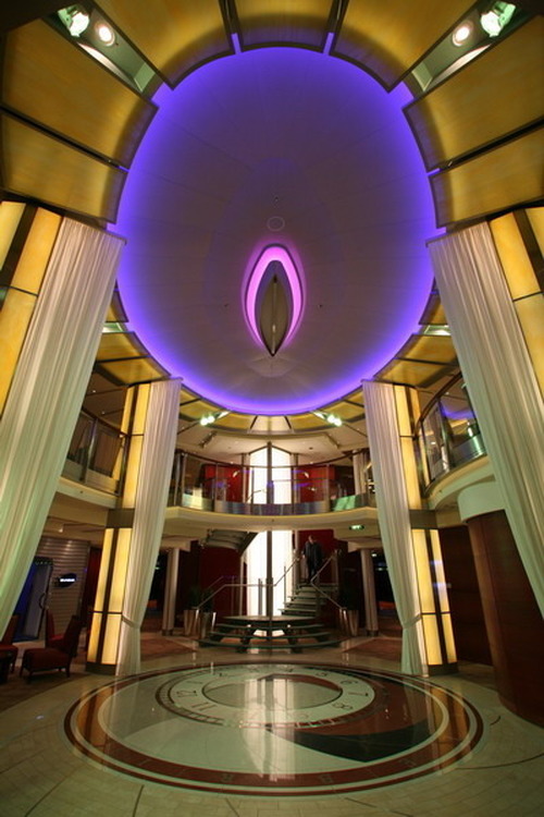Лобби (A lobby on deck)
