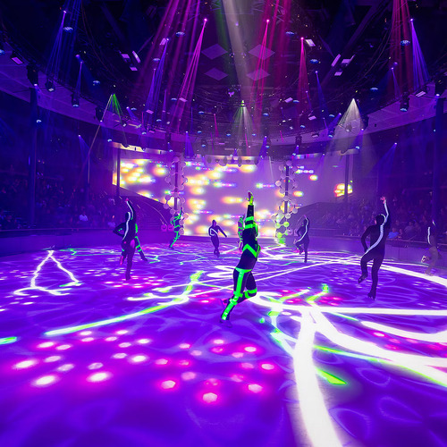 icon-of-the-seas-absolute-zero-ice-performance-skating-entertainment